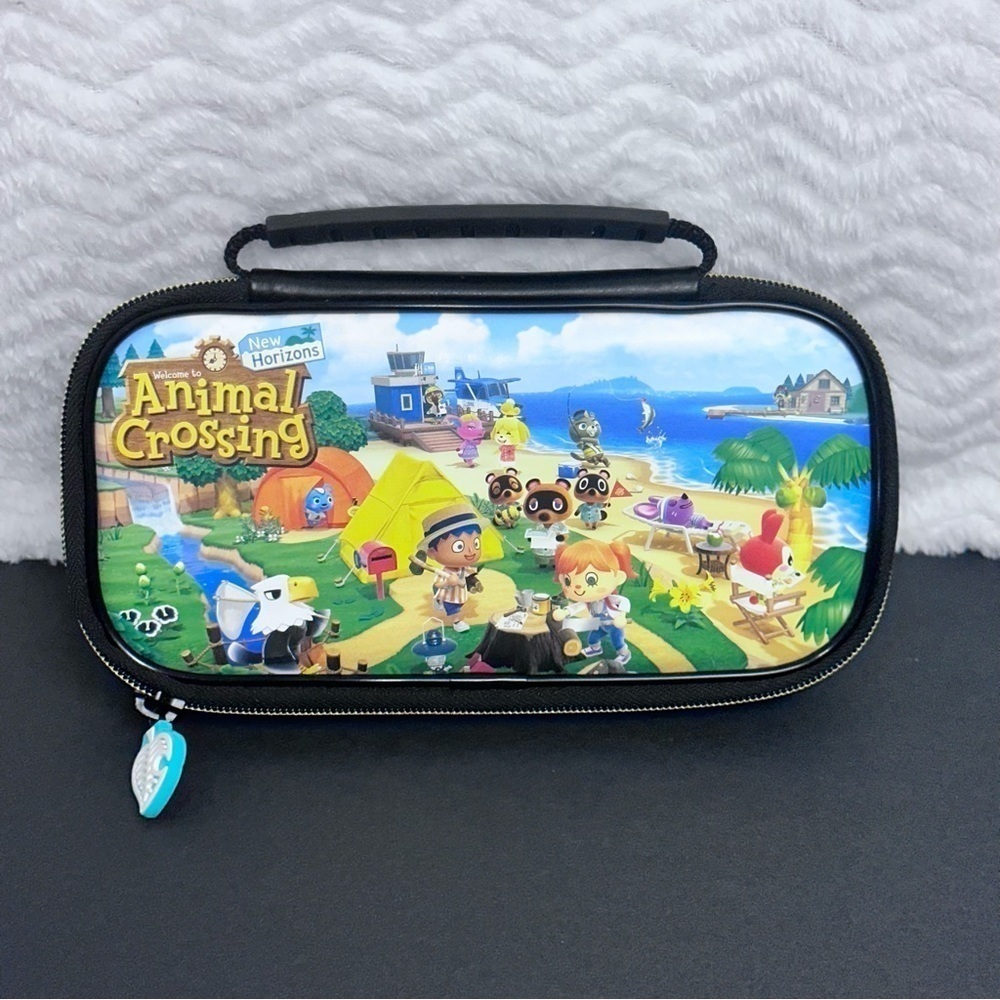 Nintendo Switch Lite Game Traveler Action Pack - Animal Crossing New Horizons